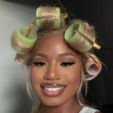 𝐌𝐈𝐀 𝐁𝐄𝐀𝐒𝐋𝐄𝐘 (@therealminabee) • Instagram photos and videos