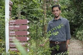 Di malaysia, pokok asam ditanam atau tumbuh sendiri, tetapi jarang dijadikan sebagai sumber ekonomi. Taman Konservatori Upm Himpun 500 Spesies Tumbuahan Asli Eksotik Universiti Putra Malaysia