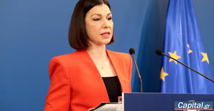 Η κυβερνητική εκπρόσωπος αριστοτελία πελώνη εμφανίστηκε μέσω twitter, έπειτα από μέρες που κορυφώνεται η οργή των πολιτών για την απουσία της κυβέρνησης και την ανυπαρξία σχεδίου για την. Ar Pelwnh Emprhstikes Epi8eseis Den Exoyn 8esh Sth Dhmokratia