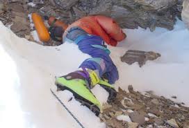 Mount Everest's melting ice reveals bodies of climbers lost in the "death  zone" - AZERTAC