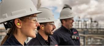 Watch Loretta Lynn's son, Ernie, and his daughter, Tayla Lynn, perform a  cute duet to Loretta and Ernest Tubb's classic duet "Sweet Thang," which  they released in 1967. We think Loretta and