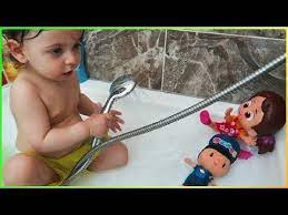 yanki bebek banyo yapiyor l bebek bakma oyunu l eglenceli cocuk videosu youtube bebek banyosu bebek oyun