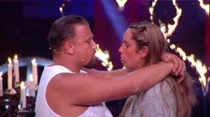 Switch reloaded is a german comedy show. Sommerhaus Menowin Frohlich Erklart Warum Er Wirklich Ging Stern De