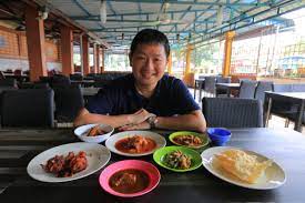 Salah satu kedai nasi kandar yang tidak menjalankan operasi restoran mereka 24 jam seperti kedai makan nasi kandar yang lain. Nasi Kandar Gani Maju Batu Maung