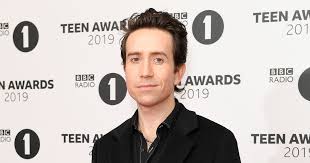 Famousfix profile for nick grimshaw including biography information, wikipedia facts, photos, galleries, news, youtube videos, quotes, posters, magazine covers, trailers, links, filmography. Channel 4 Celebrity Gogglebox Nick Grimshaw Posts Snap With Look A Like Niece Liv And Fans Are Asking If They Re Actually Twins Mylondon