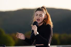 Die kandidaten haben das karge klosterleben und den kuhstall überstanden und dafür werden sie belohnt. Der Poptitan Zuckt Seine Goldene Cd Diesen Samstag Um 20 15 Uhr Bei Rtl Ufa