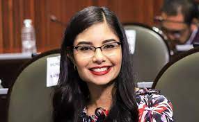 She was born on april 4, 1994 and her birthplace is mexico. Quien Es Geraldine Ponce La Diputada Que Poso En Bra En Su Instagram Clase
