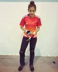 Penjaga gol jelita itu telah mengulang siar foto yang dimuat naik oleh rody di laman instagram miliknya, @niena_azmann. Sarawak Edition Se Sport Penjaga Gol Futsal Wanita Facebook