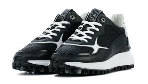 Op to be dressed vind je een uitgebreid assortiment van nieuwe dames schoenen zoals sneakers, laarzen … Floris Van Bommel Dames Sneakers Zwart 85343 Van Den Assem