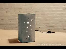 Lampe mit sockel aus beton selber machen hello mime studio. Beton Deko Selber Machen Designerlampe Selber Machen Lampe Selber Bauen Youtube