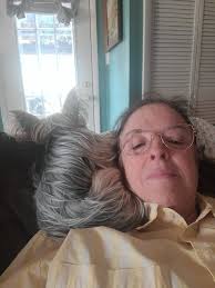 Anybody wana try to explain the concept of "personal space" to Monty? 😂