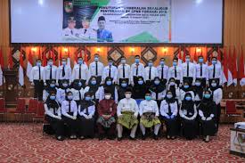 Pemerintah kabupaten aceh selatan menyerahkan sk cpns kepada 65 orang peserta yang lulus seluruh tahap seleksi cpns formasi tahun 2019. 7yfcop0 45vofm
