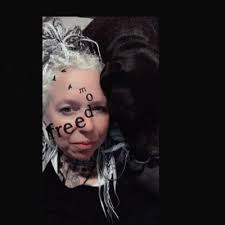 Paula Eason (@EasonOnFire)