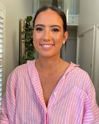 Mandie Holmes's Instagram, Twitter & Facebook