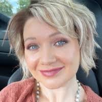 Jennifer Walburn's Instagram, Twitter & Facebook