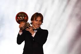 Barcelona have had 12 ballon d'or winners to real madrid's 11 ballon d'or messi has half of the catalans' total. Luka Modric Wins The Ballon D Or Real Madrid Star Ends Decade Of Lionel Messi And Cristiano Ronaldo Dominance London Evening Standard Evening Standard