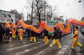Dal 24 gennaio al 9 febbraio, il ristorante di alta cucina cinese bon wei (via castelvetro 16, di fianco al massimo del gelato), festeggia l'anno del topo con un menù degustazione di 10 portate ideato dallo chef zhang. Paolo Sarpi A Milano Il Quartiere Cinese E I Suoi Negozi Viaggiamo