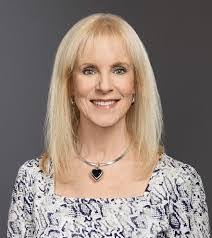 Lyndsay Miller's Instagram, Twitter & Facebook