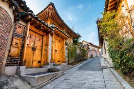 Maybe you would like to learn more about one of these? Traditionelle Koreanische Stilarchitektur Bei Bukchon Hanok Dorf In Seoul Sudkorea Lizenzfreie Fotos Bilder Und Stock Fotografie Image 38236362