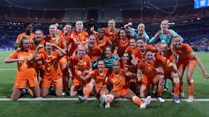 Het nederlands dames elftal heeft enorm gepresteerd de laatste jaren, dit mede door een enorme groei in het damesvoetbal in nederland. Ned Elftal Vrouwen Fc Aalsmeer