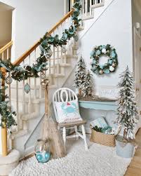 11 Chic Beach Christmas Decorating Ideas Coastal Christmas Decor Beach Christmas Decorations Christmas Foyer