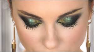 Comment bien souligner vos yeux verts, voici une bonne variante en marron doré Mon Maquillage Pour Les Fetes