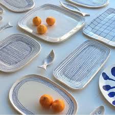 Perfectly designed china like plates or modern minimalism square plain color. Stylish Paper Plates Cups And Dinner Party Decor Vogue