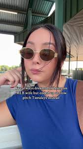 Elizabeth Salazar (@elizabethsalazarrr)