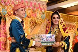 Prosesi Pernikahan Dan Tips Menyiapkan Seserahan Minang Plaminan