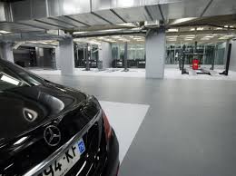 Mercedes Installe A Paris Une Concession Xxl Challenges