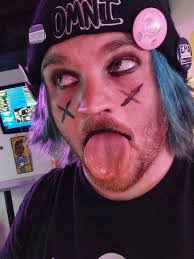 Alexander Swain's Instagram, Twitter & Facebook