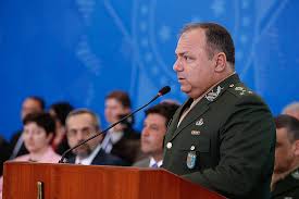 El general eduardo pazuello se ha negado a declarar frente a la comisión parlamentaria que determinará las responsabilidades de bolsonaro durante la pandemia. Familia Pazuello Do Enriquecimento Ao Lado Do Rei Da Geral