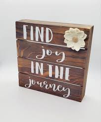 Wood signs sayings sign quotes wooden signs chalkboard quotes rustic signs wall quotes qoutes diy signs home signs. Find Joy In The Journey 8x8 Wooden Box Decor With Etsy Wooden Boxes Inspirational Quote Decor Wooden Signs With Sayings