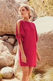 Kalau masih bingung mau model apa, simak referensi outfit brokat navy untuk kondangan berikut ini. 20 Variasi Model Lengan Gaun Kondangan Anti Mainstream Wajar Kalau Ditanya Pakai Desainer Mana