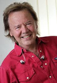 David Paton, a Scottish bassist, guitarist, and singer, is known for  playing fretless bass, notably