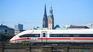 Schneeräumtrupps der bahn seien überall im einsatz, um einen möglichst reibungslosen zugverkehr sicherzustellen, sagte eine sprecherin. Bahn Was Sie Zur Deutschen Bahn Wissen Mussen Wirtschaft Sz De