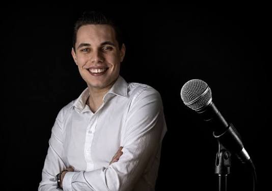 Wat - IN MEMORIAM | YASSINE DUPONT 🎤 Met grote verslagenheid bereikte ons  vandaag het droevige nieuws dat Yassine Dupont is overleden. Yassine is  veel te jong heengegaan. Met zijn gouden stem