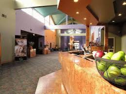 The executive royal inn west edmonton has a lot to offer and not only does it have that fancy feel, but the prices are very reasonable as well. Executive Royal Hotel Edmonton Alberta Hotel Accommodation