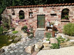 Pin Von Hana Hodicka Auf Venkovni Krby A Terasy Steinmauer Garten Gartendesign Ideen Gartenmauern