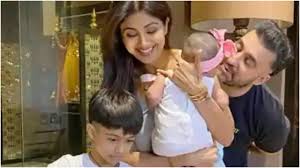 Shilpa Shetty Says She Will Give Her 20 Carat Diamond To Son Viaan S Wife On This Condition The tradition is common everywhere, but the hand differs from country to country.