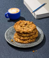 Galettes A L Avoine Au Lin Et Aux Raisins Recettes D Ici Recipe In 2020 Food Desserts Breakfast