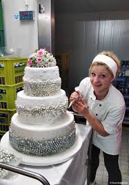 Konditorin Berufung Konditorei In Graz Mit Fantasie Cake Pops Hochzeitstorte Torten Bestellen