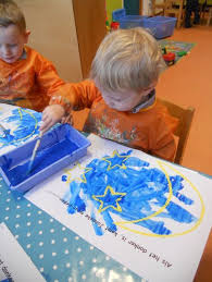 Mengenal diri sendiri, buah dan sayuran, huruf, hewan, angka, tanaman, warna, dan keluarga. 15 Kreasi Tema Alam Semesta Ideas Preschool Crafts Art For Kids School Crafts