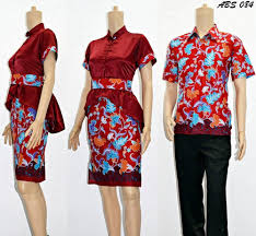 50 model baju batik terbaru kombinasi atasan couple nah desain baju batik dibawah ini memang sekilas seperti pada beberapa konsep perpaduan. 15 Desain Baju Batik Couple Model Terbaru