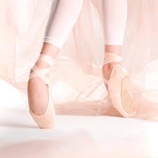 Beginners to pointe technique use them to strengthen feet and ankles. Beginner Pointe Shoes With Flexible Soles Sizes 1 To 8 Starever Decathlon