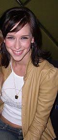 Her sister was wearing a dark grey skirt suit that had been perfectly tailored for her. Jennifer Love Hewitt Wikipedia