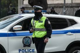 Εν μέσω επιβαρυμένης επιδημιολογικής εικόνας και ασφυκτικής πίεσης στα νοσοκομεία, τίθεται από σήμερα σε ισχύ το πρώτο μέρος των μέτρων του lockdown που «χαλαρώνουν». Lockdown Ti Allazei Stis Diadhmotikes Metakinhseis Ta Sabbatokyriaka Ta Nea