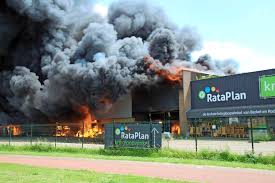 Go with the vlo nam een kijkje. Kringloopbaas Treurt Na Inferno Lijkt Wel Vesuvius Binnenland Telegraaf Nl