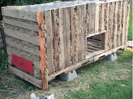 Pallet Chicken Coop Thehomesteadingboards Com I Am Loving The Drawer For The Hens To Lay Eggs In Makes It Chicken Coop Pallets Easy Chicken Coop Chicken Diy