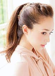 横顔も後姿も完璧 きちんと見えて上品な一つ結びアレンジ集 ポニーテール 前髪 美人 ポニーテール ポニーテールアレンジ